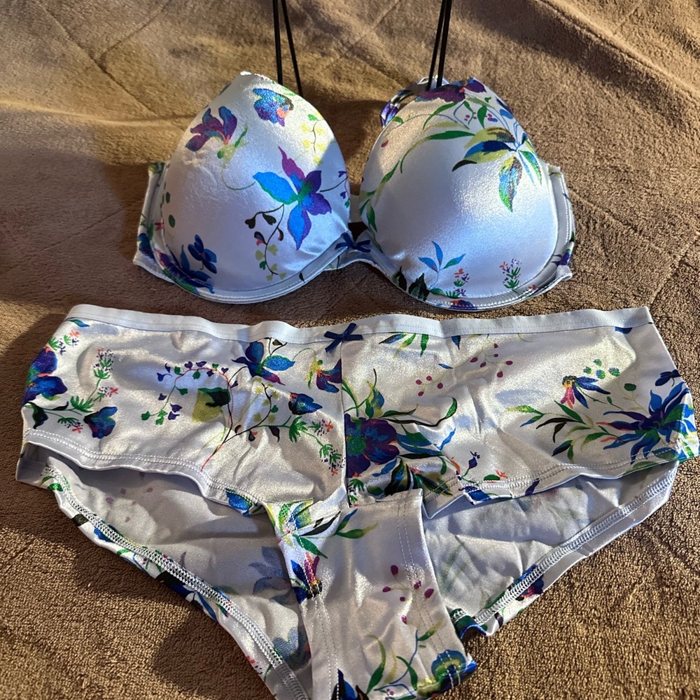 NWT VICTORIA’S SECRET 2 PIECE SET